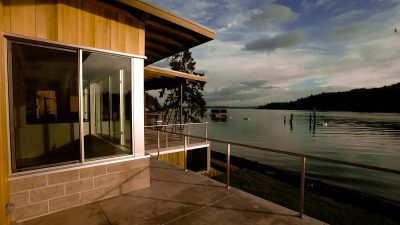 This homeowner purchased his deck cable railing from AGS Stainless, a railing manufacturer in Bainbridge Island. 