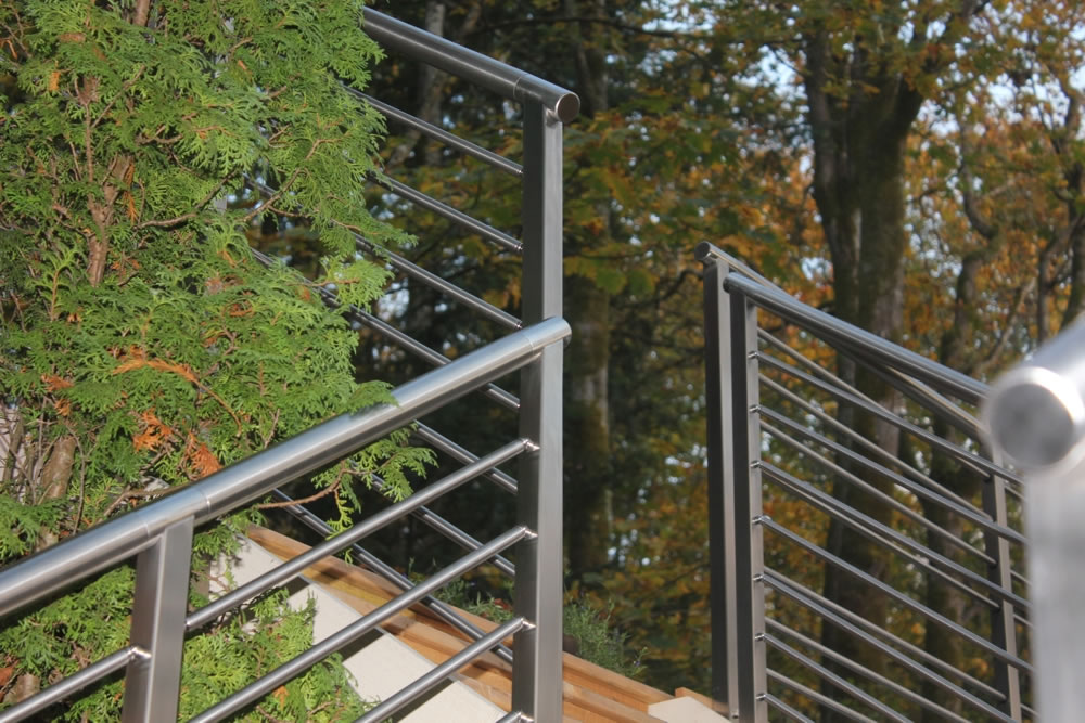 Olympus Horizontal Bar Railing System, Round Top - AGS Stainless Inc.