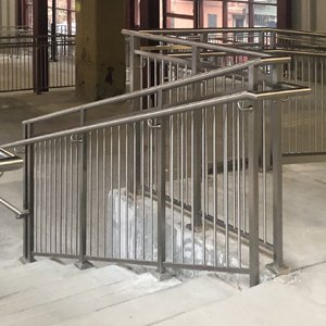 Vertical stair bar railing