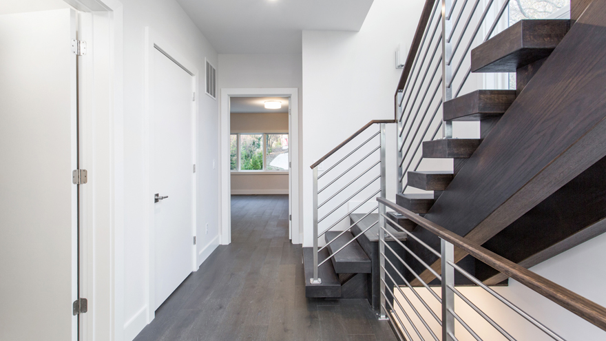 horizontal bar stair railing. The Stainless stair bar railing features a 90 degree transition.
