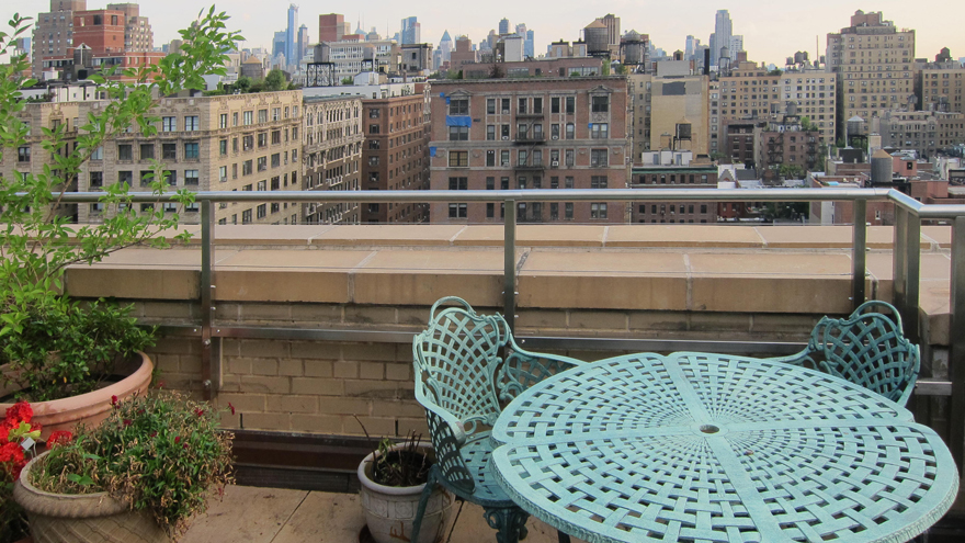 Balcony railing height