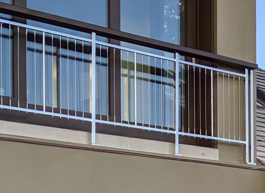 Balcony rail with mirror finish. Vertical cable balcony design.