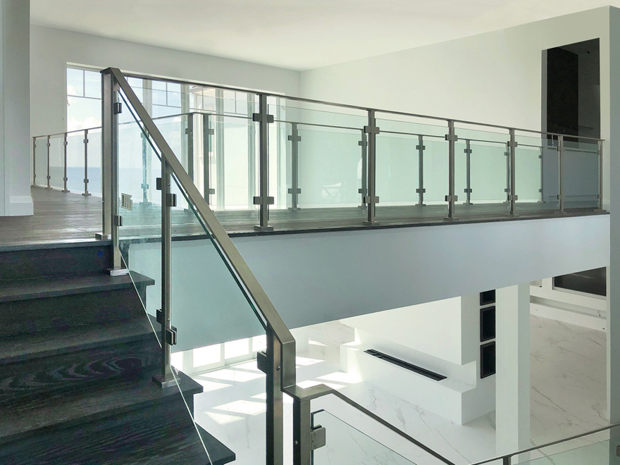 Mezzanine glass balcony railing systems allow natural light to flow. High-quality custom indoor glass handrail for internal balcony.