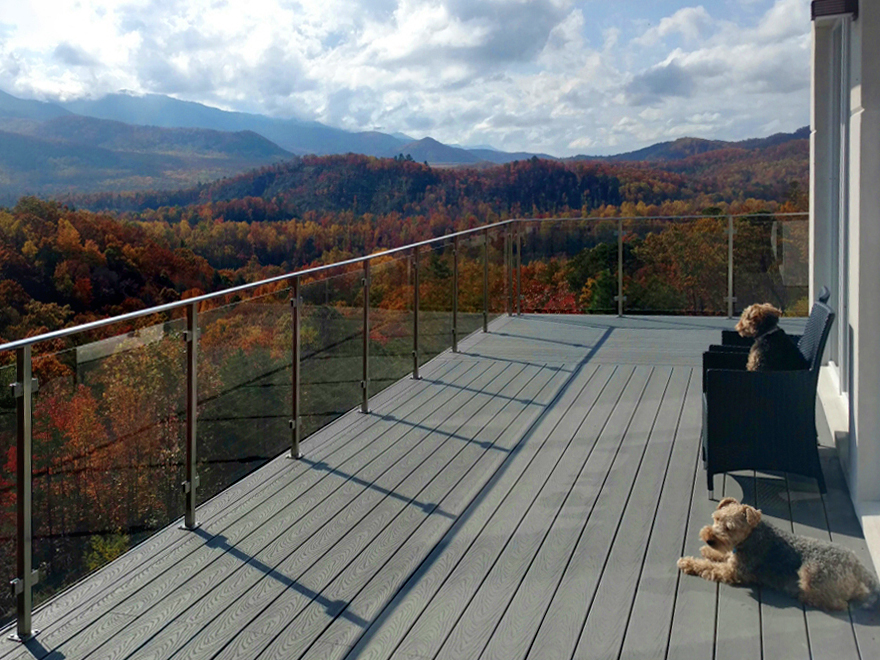 Flat top cable railing system, top mounted with base plate covers