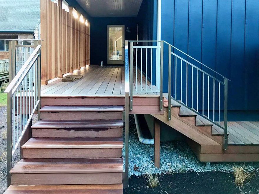 Stainless steel vertical deck railing British Columbia, Canada.